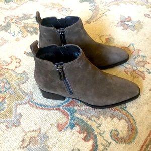 Aquatalia Fantina waterproof suede bootie brown herb 6.5 short heel new nwot